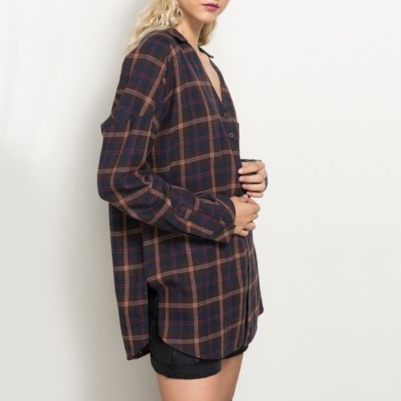 Oversized V Neck Plaid Flannel with Pocket - Picture 5 of 6